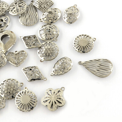 

304 Stainless Steel Pendants Hollow Mixed Shapes Stainless Steel Color 1643x1329x27mm Hole 12mm