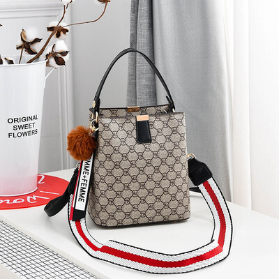 

Female bag 2019 spring new Korean fashion handbag cool tide shoulder Messenger bag cross-border