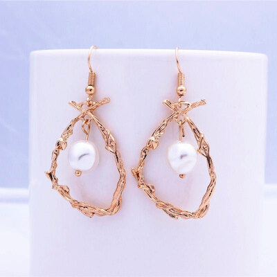 

Irregular Round Freshwater Pearls Earrings for Women Baroque Gold Color Geometric Korea Fashion Jewelry Hanging Earrings Gift