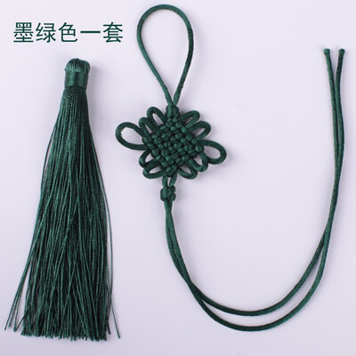 

Exquisite Chinese knot pendant features handmade crafts
