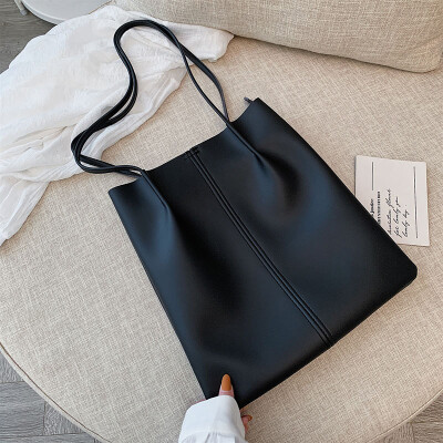 

Leisure retro single shoulder big bag 2019 summer new trendy students soft skin light poop bucket mother bag