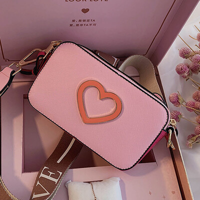 

Valentines Day small bag 2019 new Korean Joker Messenger bag wide shoulder strap fashion small square bag