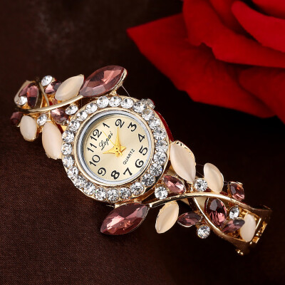 

Womens Watch Trends Diamond Colorful Crystal Womens Bracelet Watch Petals Beautiful Quartz Watch