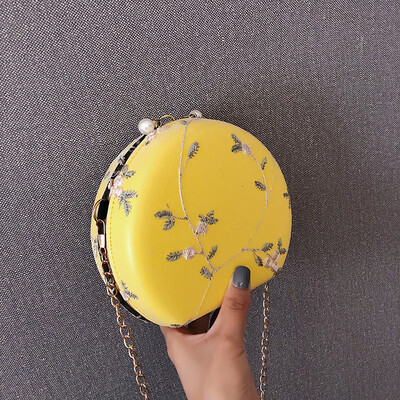

2019 summer new temperament wild shoulder bag small fresh fairy fashion embroidered chain slung semicircle