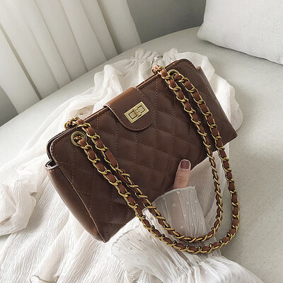 

Internet celebrity foreign air small bag womens bag new 2019 summer small fresh rhomboid chain small square bag lock buckle obliq