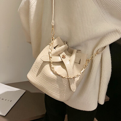 

Ins port wind bucket small black bag female 2019 new Korean fashion chain net red texture shoulder Messenger bag