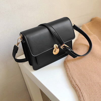 

On the new chic small bag female retro wild simple 2019 new wave Korean version of the shoulder slung texture tofu bag