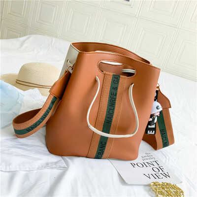 

Bag female new popular broadband single shoulder Messenger bag Korean version of the wild large capacity casual hit colo