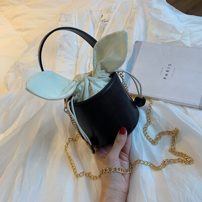 

New small bag female 2019 new Korean version of the wild casual portable bucket bag fashion girl shoulder Messenger bag