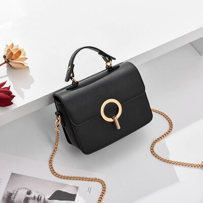 

The new womens Korean version of the hand-held chain single-shoulder bag is fashionable&the foreign gas slanted the small squ