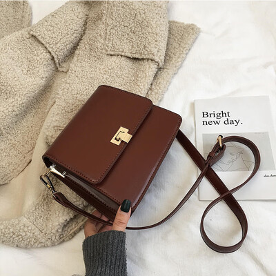 

Hong Kong style new chic bag female retro simple wild 2019 new Korean version of the shoulder slung fashion small square bag