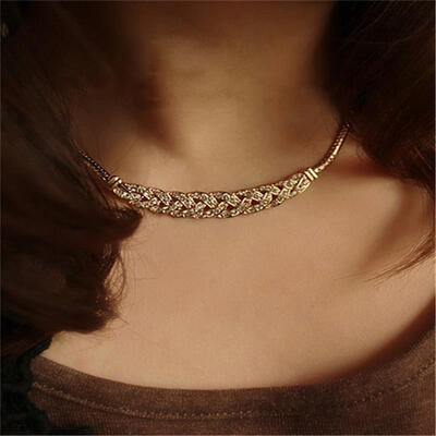 

Vintage Female Necklace Twisted Crystal Pendant Gold Necklace Women Temperament Wedding Party Jewelry Accessories
