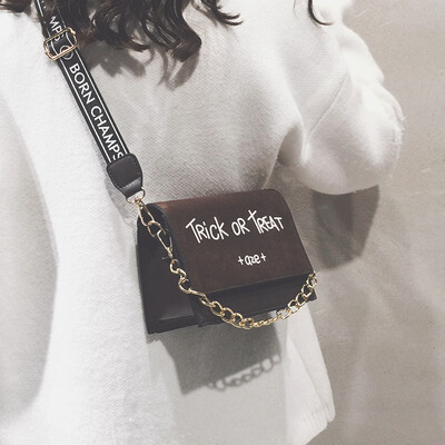 

Hong Kong style retro texture handbag on the new fashion Sen small bag female 2019 new wave Korean version of the shoulder Messenger bag