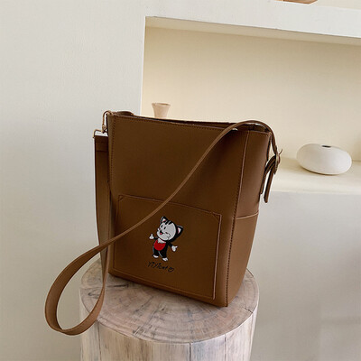 

Ins leisure cartoon bag simple large capacity women bag new 2019 air bucket bag single shoulder oblique satchel bag
