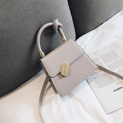 

Advanced sense of the sense of quality bag female 2019 new tide wild shoulder slung fashion portable solid color small square bag