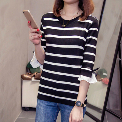 

Loose Style Round Neck Striped Pattern T-shirt Novel Flare Sleeve Womens T-shirt