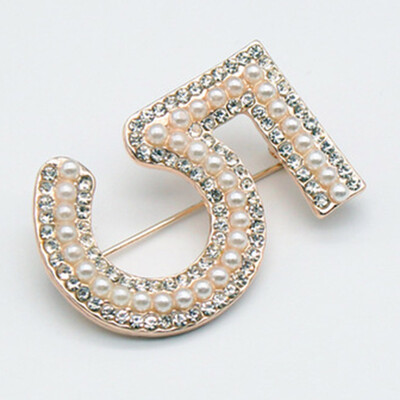 

New Creative Number 5 Pearl Crystal Luxury Brooch Pins For Women Sweater Dress Lape Scarf Hat Jewelry Accessories Brooches