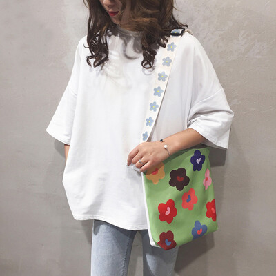 

Tailored Women Flower Large Capacity Bag Wild Student Slung Fashion Canvas Bag