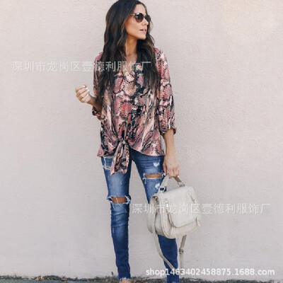 

Ebay AliExpress explosion models 2018 geometric print V-neck snake-patterned straps half-sleeved shirt shorts female T-shirt SU133