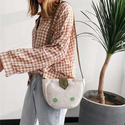 

Women Small Canvas Crossbody Bag Crocheted Flowers Cute Vintage Holiday Summer Beach Casual Shoulder Bag Messenger Bag