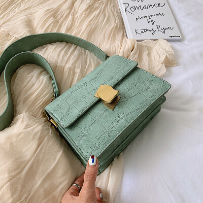 

Summer crocodile pattern bag female 2019 new wave Korean version of the wild single shoulder slung fashion simple chain small square bag