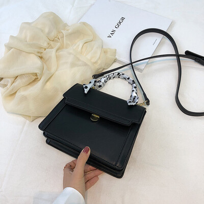 

Summer new green bag female 2019 new Korean version of the wild single shoulder slung fashion portable texture small square bag