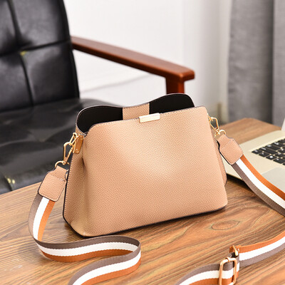 

Little girl spring&summer fashion retro single shoulder bag wide shoulder strap Han version lady inclined handbag