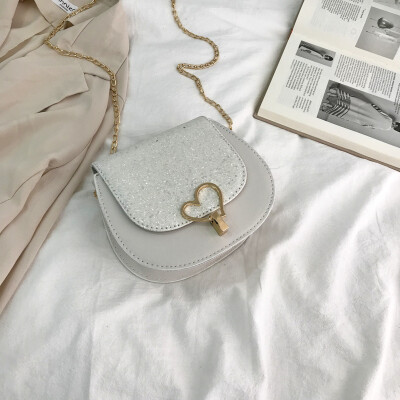 

2019 new personality heart-shaped lock buckle Messenger bag female chic wild chain shoulder bag fashion sequin saddle bag