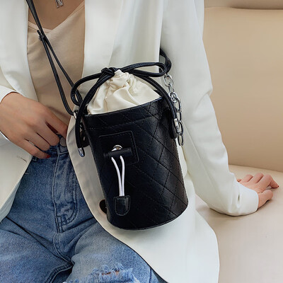 

Small fragrance rhombic chain bag female 2019 new Korean version of the fashion senior sense of the ocean shoulder shoulder bucket bucket bag