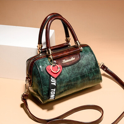 

On the new handbag womens bag Joker ladies shoulder Messenger bag Korean fashion retro trend