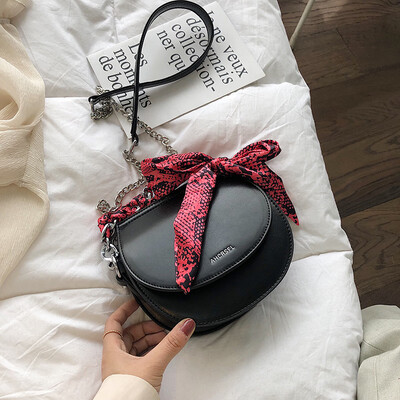 

French niche bag Messenger versatile handbag 2019 new wave Korean version of the simple shoulder scarf fashion saddle bag