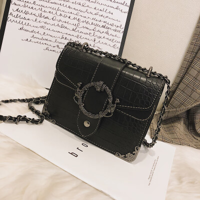 

Hong Kong style oblique carry bag retro texture bag woman 2019 new Chaohan version of the network celebrity chic chain single shou