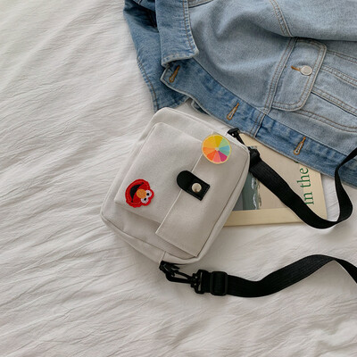 

Simple&versatile solid color temperament shoulder Messenger bag female 2019 new fashion cartoon cute canvas small square bag