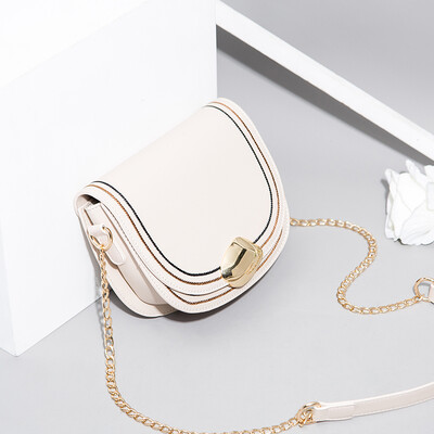 

On the new little girl 2019 tide Korean version of the foreign gas chain single shoulder bag fashion 100 lap slant saddle bag