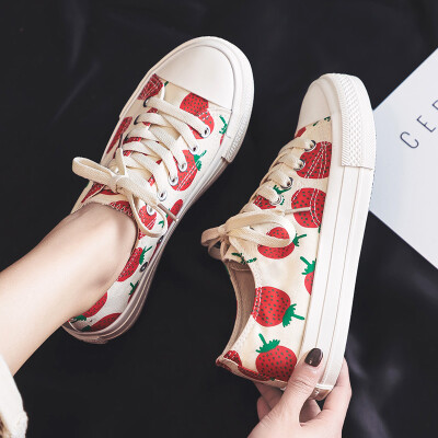 

Strawberry shoes retro Hong Kong wind net red small white shoes women 2019 spring new Joker Korean student canvas shoes women