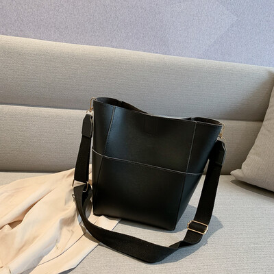 

Foreign gas big bag female 2019 new tide simple fashion shoulder bag Korean version of the wild broadband slung tote bag
