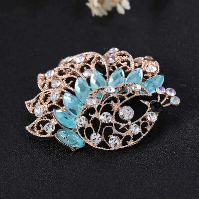 

New Fashion Style Personality Female Peacock Brooch Beautiful Animal Bird Crystal Color Brooches Pins Jewelry 2 colors
