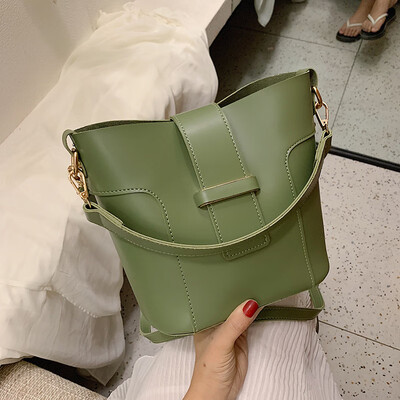 

Qiao Bani 2019 new European&American style fashion simple splicing mother bucket bucket hand bag shoulder diagonal female bag tide