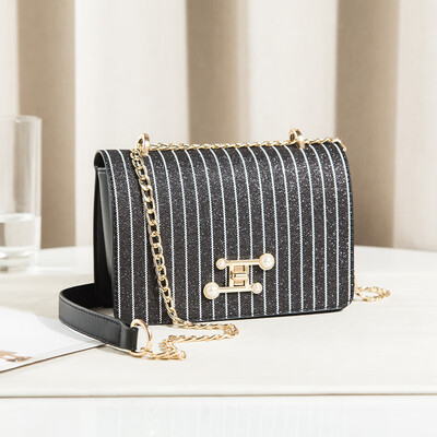 

Summer oblique span young women 2019 hundreds of advanced sense chain texture oblique satchel package foreign gas fashion tide