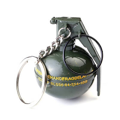 

3D Bomb Model Keychain Survival Battles Gaming Pendant Metal Keyrings Key Keyfob Holder Handbag Decor Gift