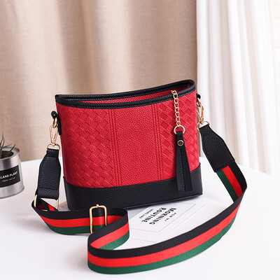 

Female bag portable Korean version of the fashion simple small square bag trend single shoulder Messenger bag wandering bag female