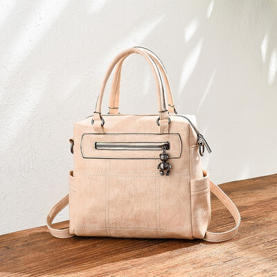 

In summer the new shoulder bag the Korean version of the handbag the fashion girl bag the backpack with one shoulder one shou