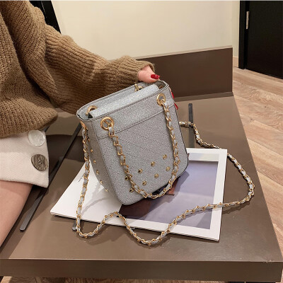 

Ins super fire bag female 2019 new Korean fashion wild texture rivet chain shoulder slung small square bag