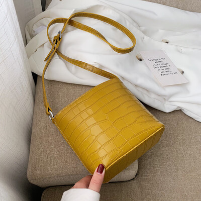 

New high-end bag female 2019 new chic Korean fashion crocodile pattern wild shoulder slung bucket bag