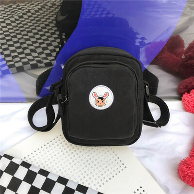 

Uzzang a former Japanese student with a fresh one-shoulder bag feels like a girl with an oblique bag&a canvas bag