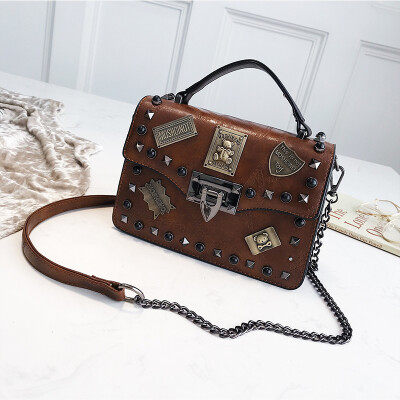 

Bag female 2019 new Korean fashion portable retro badge wild rivet chain shoulder slung small square bag