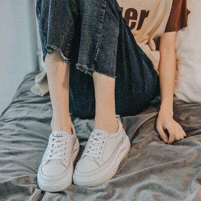 

Thick-soled white shoes female autumn new muffin round head leather shoes Korean version of the