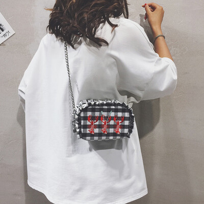 

New small bag female new 2019 fashion foreign style plaid pattern small square package tide Korean version of the chain shoulder Messenger bag
