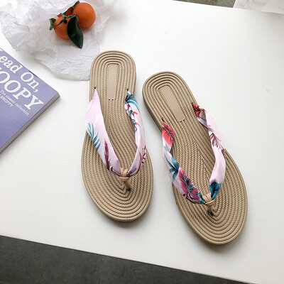 

In summer Korean beach flip-flops wear chic wild fashion slippers for women