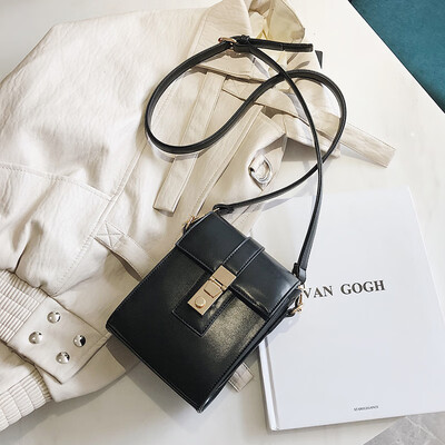 

Qiao Bani 2019 new Korean fashion Dongdaemun lock mobile phone small square bag wild shoulder diagonal female bag